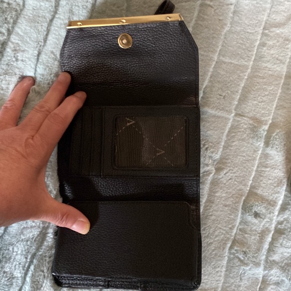 EUC VINCE CAMUTO WOMAN’S BUTTON WALLET WITH DETACHABLE STRAP - Picture 4 of 6